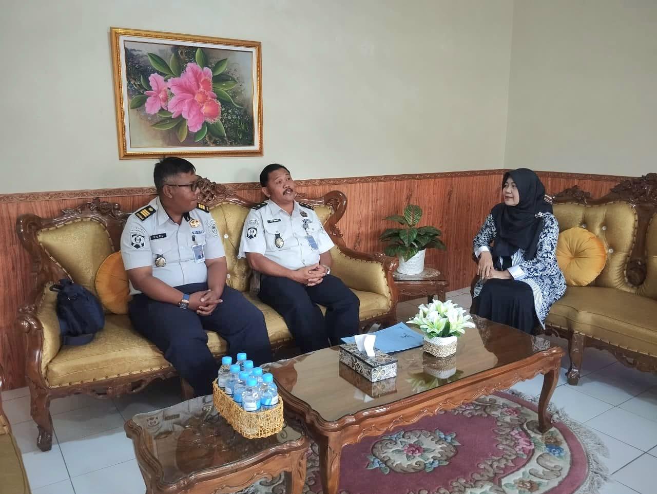 Dekan FH UNIMMA, Dr. Dyah Adriantini Sintha Dewi, S.H.,M.Hum menerima kunjungan dari Tim Lapas Kelas II A Magelang, berkait dengan rencana MoU dengan UNIMMA